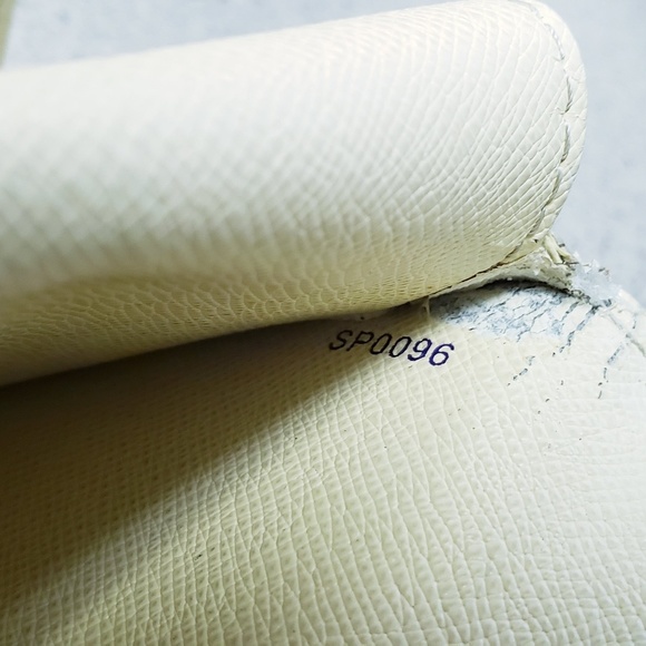 Discontinued Louis Vuitton International Wallet - Picture 4 of 7